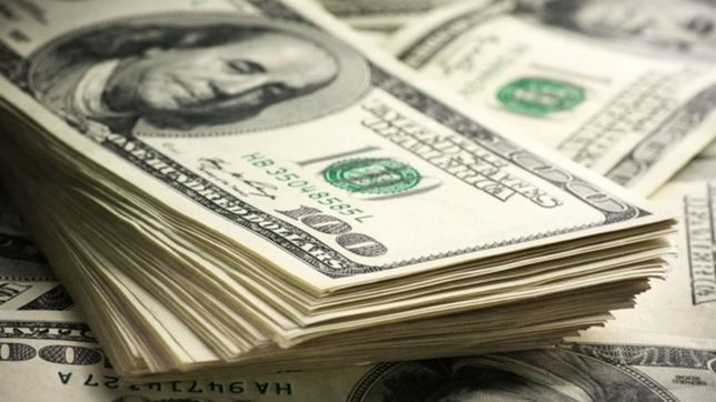 el dolar vuelve a romper la barrera de los $20 y marca un nuevo record