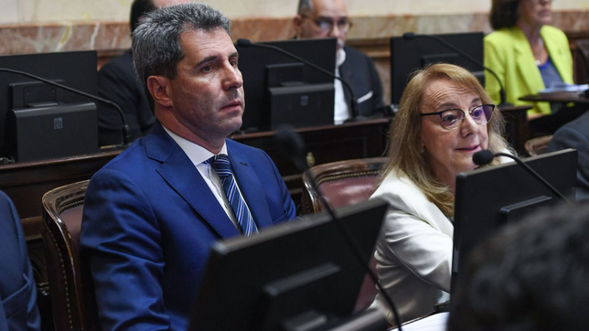 Sergio Uñac, en su banca en el Senado de la Nación. 