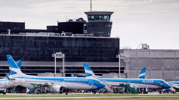 Aerolíneas anticipó que solo pagará el 50% de los sueldos de junio