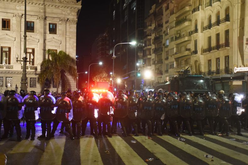 POLICIA CONGRESO.jpeg