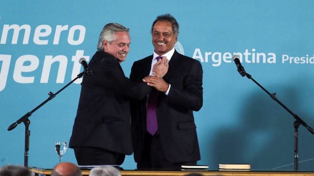 Efímero. Con Fernández, durante la jura como ministro de Producción.