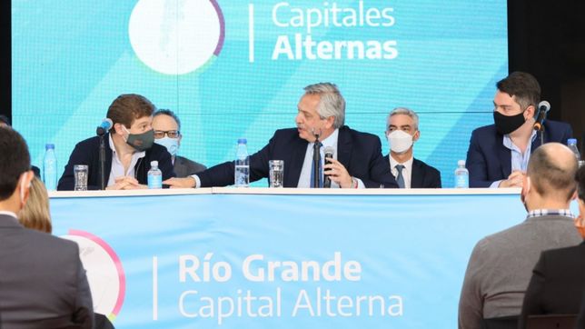 fernandez agradecio el coraje de cada ministro y cada funcionario