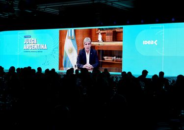 Coloquio de IDEA: el Círculo Rojo le cuenta las horas a la flotación entre bandas del dólar