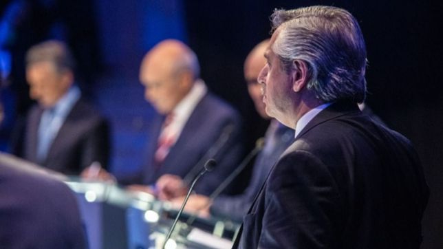 fernandez, por ahora, a mitad de camino en su idea de ?encender la economia?