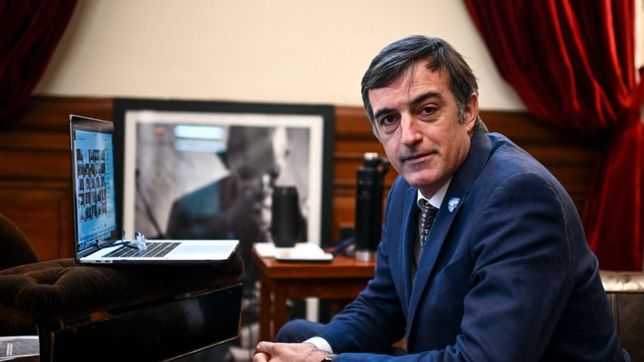 bullrich deja el senado para abocarse a su tratamiento medico