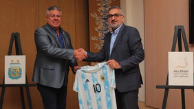 Tapia, el canciller en el desierto para el business mundialista