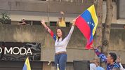 despues de estar detenida una hora, corina machado fue liberada
