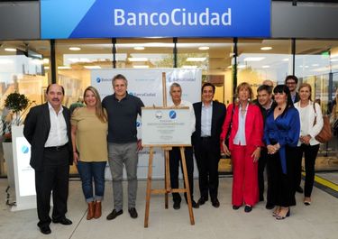 Banco Ciudad inauguró una sucursal donde estuvo el “Elefante Blanco”
