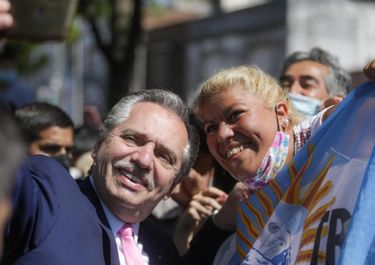 Fernández, al ataque: armas, un general, tres coroneles y los blancos