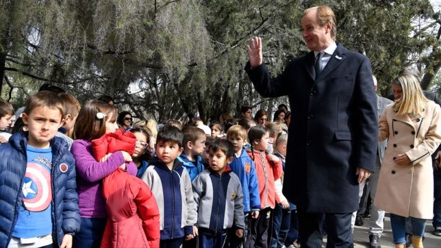 la inesperada guerra de bordet con los gremios docentes la inesperada guerra de bordet con los gremios docentes