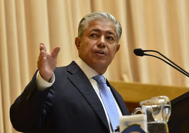 Rolando Figueroa, gobernador de Neuquén, en la Legislatura.