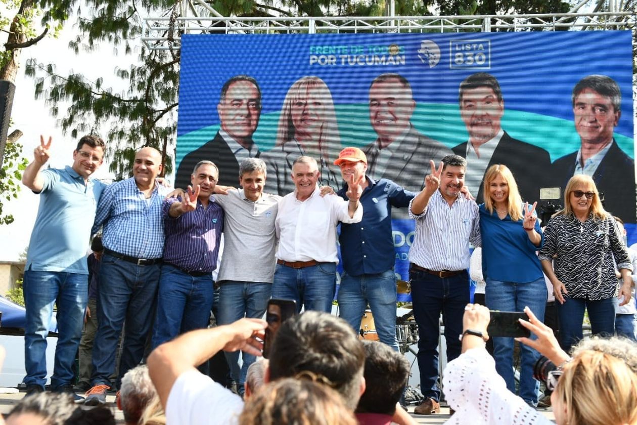 La fórmula del FdT junto a Manzur, Chahla y los Yedlin en un acto de hace unos días.