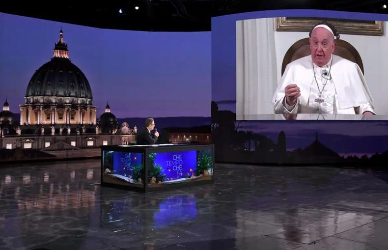 Papa Francisco con la televisión italiana