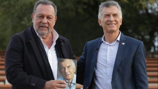 Gustavo Santos junto al expresidente Mauricio Macri.&nbsp;