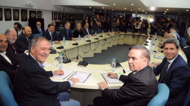 gobernadores opositores se abroquelan para defenderse del huracan cambiemos