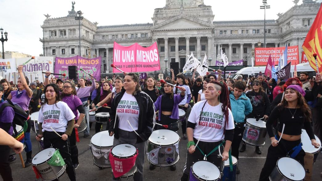 Ni una menos: marcha feminista frente al Congreso.