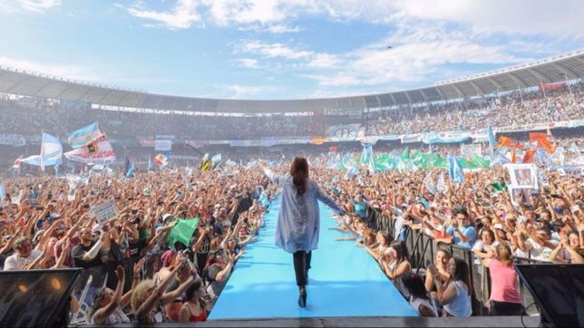 cristina apelo al monumentalismo peronista para mostrarse en carrera