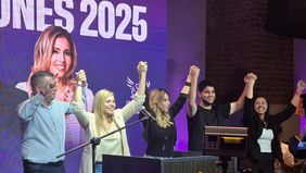 Romina Diez junto a Juan Pablo Montenegro y Yamile Tomassoni (a su derecha).