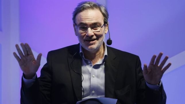 el gobierno clona la guerra con la uia: ahora el enemigo son los laboratorios