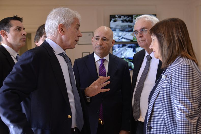 Mariano Cúneo Libarona dialoga con Patricia Bullrich