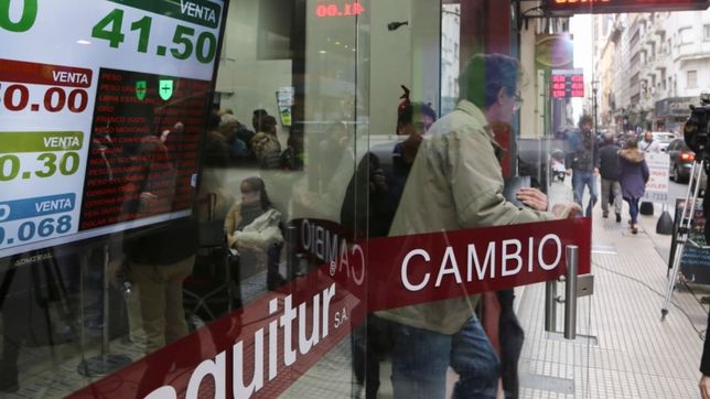 con caputo en mision pararlo como sea, el dolar cerro en $37,40