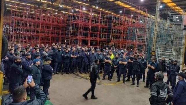 la escalada de un conflicto gremial pone en riesgo la provision de neumaticos