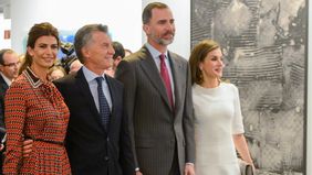 Llega el rey de España con una agenda protocolar y de negocios
