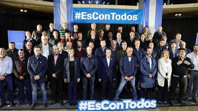 en bloque y via redes, intendentes pj salieron a bancar a kicillof-magario