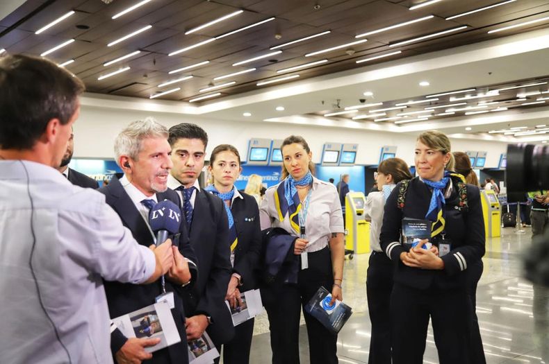 El gremio de aeronavegantes hizo volanteadas en Aeroparque