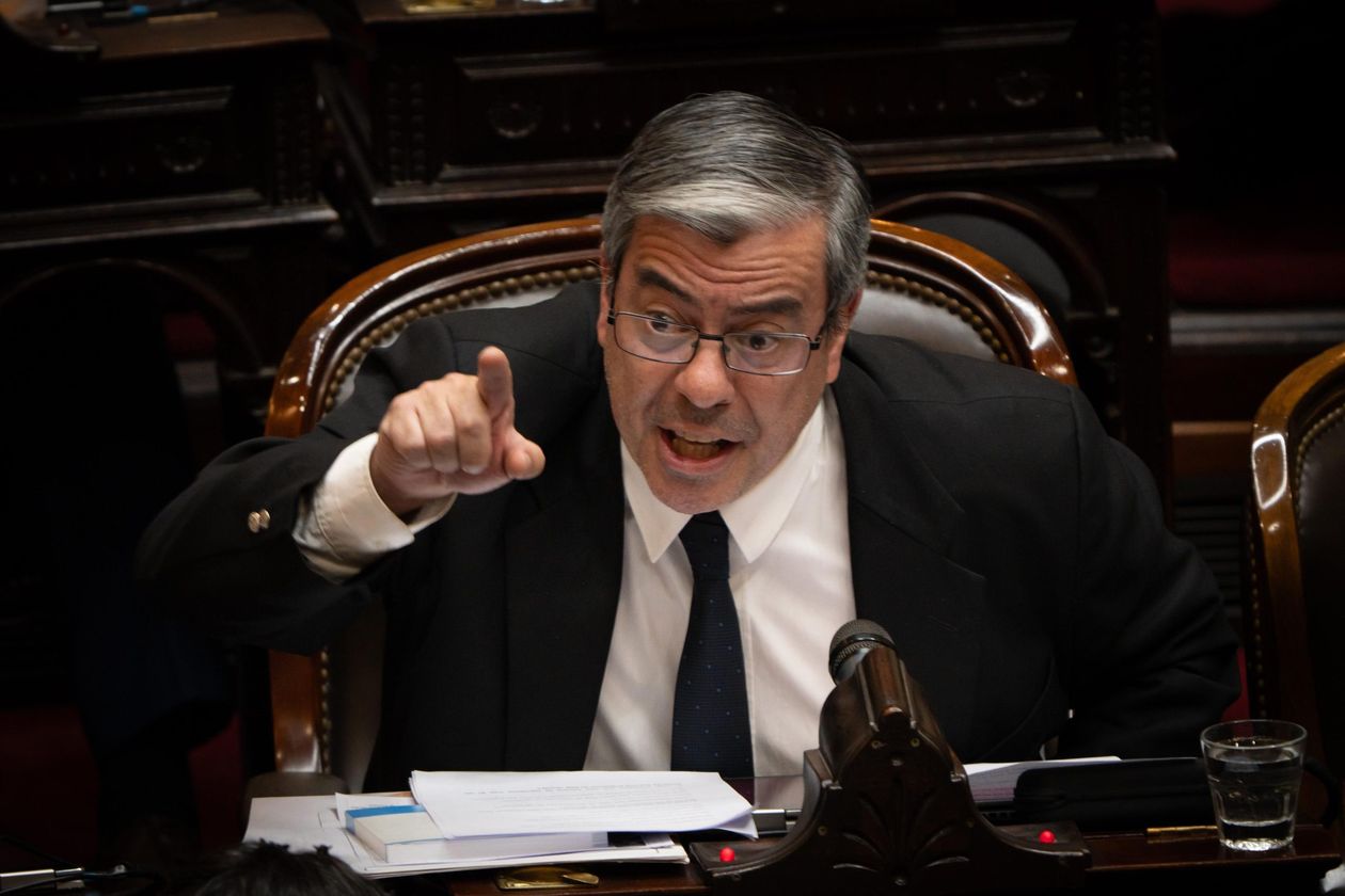 El jefe del bloque de UP en Diputados, Germán Martínez, se involucra en la interna del peronismo de Santa Fe.