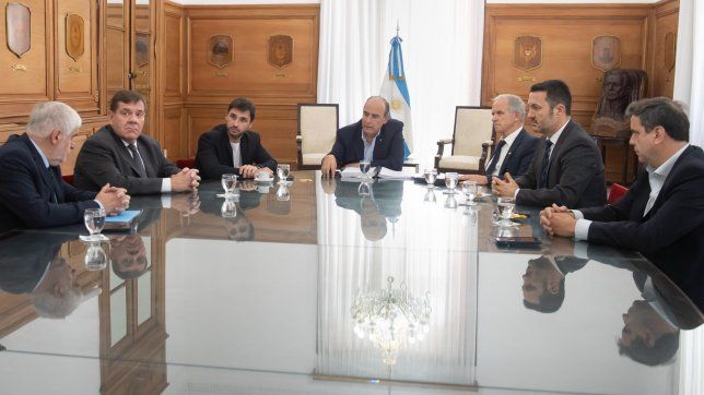 punto para francos: milei cede y acepta negociar el a todo o nada