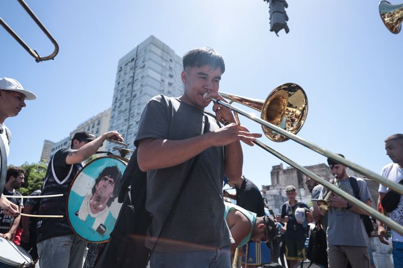 Jóvenes músicos en la primera movilización encabezada por la CGT durante la gestión de Javier Milei (Foto: Pilar Camacho)