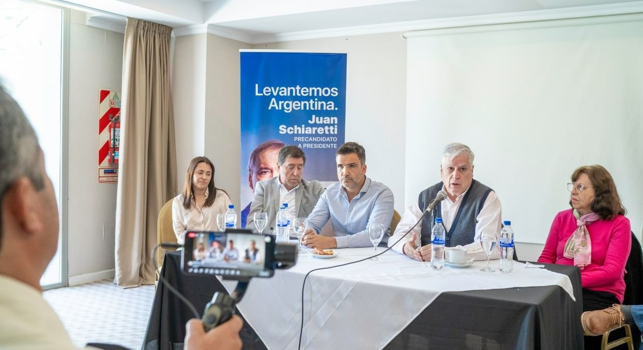 Facundo Torres encabezó un encuentro de intendente del departamento Santa María.
