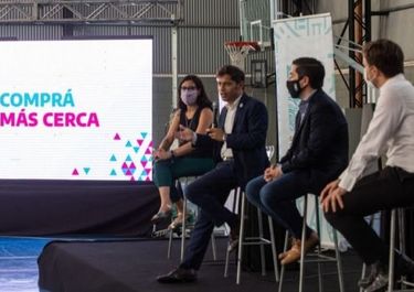 Kicillof empuja su programa cuida bolsillos y se mete en la guerra de los precios