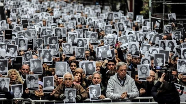 macri no asistira al acto de la amia, pero enviara a medio gabinete
