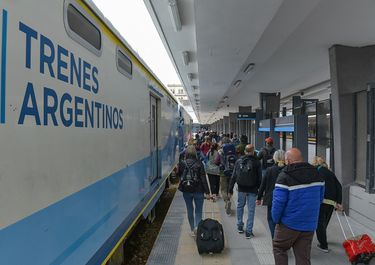 Javier Milei puso en vías de extinción a los trenes de larga distancia Javier Milei puso en vías de extinción a los trenes de larga distancia