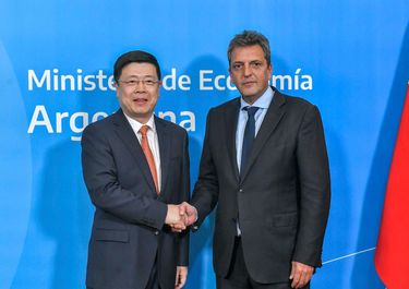 Swap con China: el plan de emergencia de Massa para aguantar hasta el 22-O