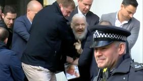Lenín Moreno entregó a Assange y gatilló una dura disputa política