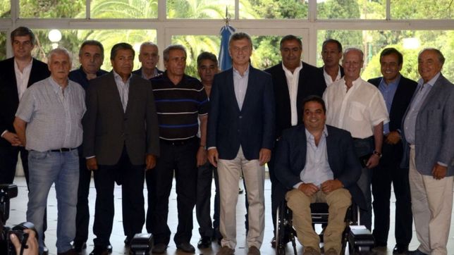 el gobierno avanza con gestos a la cgt, pero posterga el dialogo