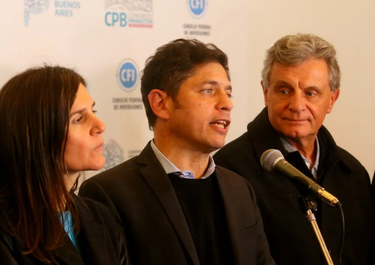 Axel Kicillof, Fernanda Raverta y Gustavo Pulti.