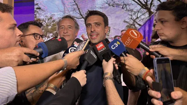 Juan Pedro Aleart se convirtió en hérore de La Libertad Avanza. Nicolás Mayoraz, atrás.