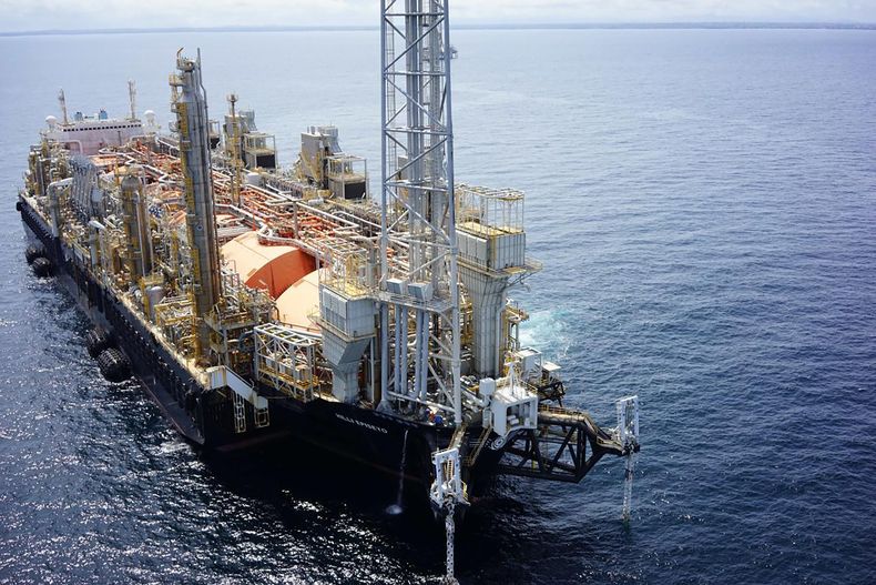 YPF incorpora a Eni y XRG al proyecto Argentina LNG.