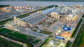 Renova, en Timbúes, Santa Fe. La planta más grande del mundo en su tipo es propiedad de Viterra.