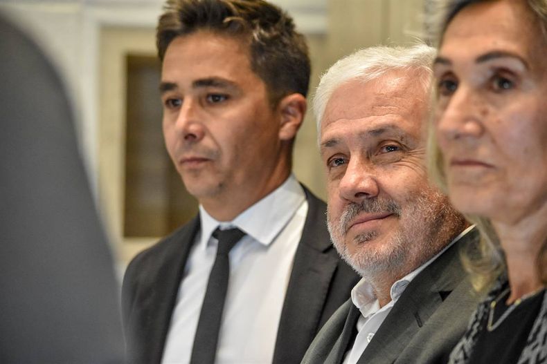 Alfredo Intronati junto al ministro saliente Julio Rojo y a la vicegobernadora de La Pampa Alicia Mayoral. FOTO: www.radiokermes.com