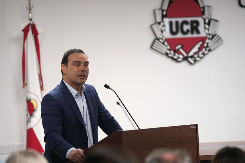 El exgobernador de Corrientes, Gustavo Vald&eacute;s.