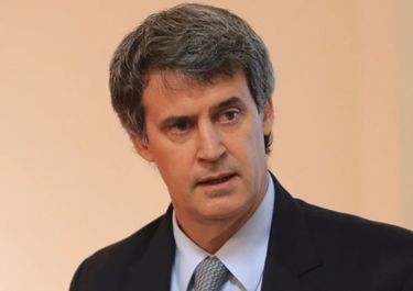 Alfonso Prat Gay advirtió que no es bueno que el dólar baje