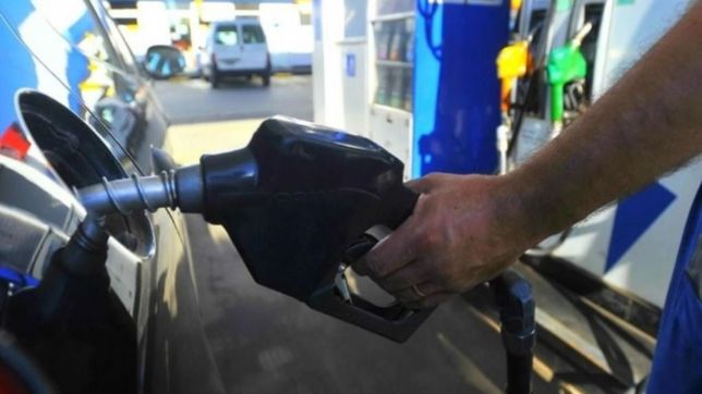 por la suba del dolar y el petroleo, las naftas aumentaran un 4% en mayo