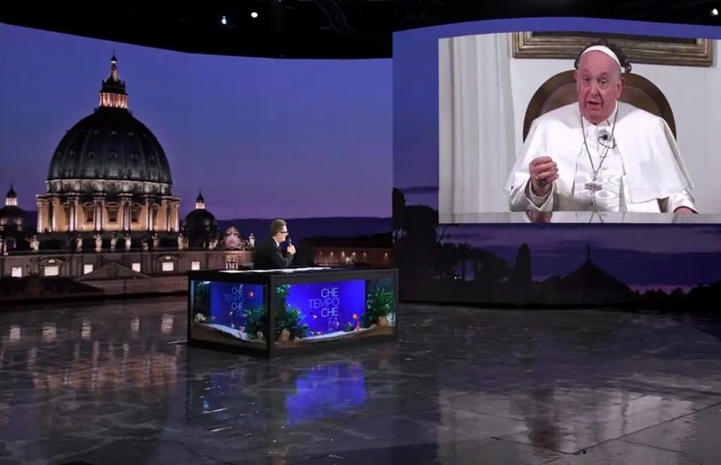 Papa Francisco con la televisión italiana