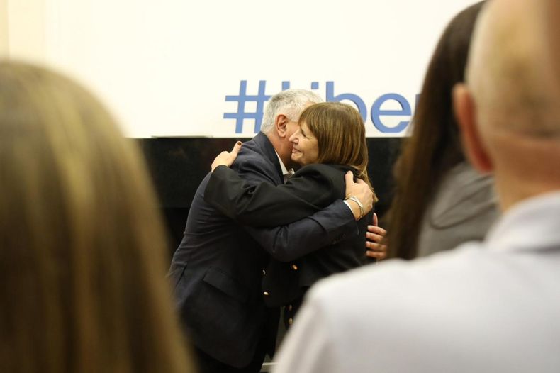 Bullrich junto al presidente de la Fundación Libertad, Gerardo Bongiovanni.