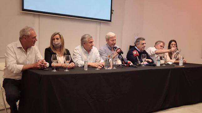 morales y negri tineron a frigerio de rojo y blanco en entre rios